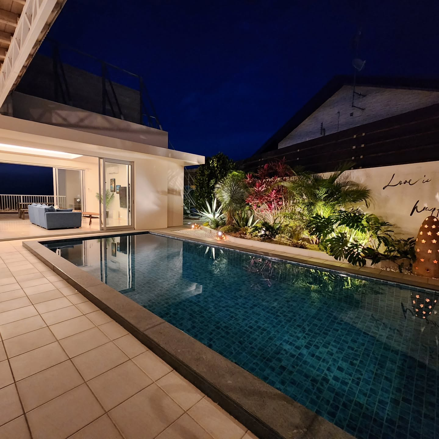 プールヴィラあまはです。