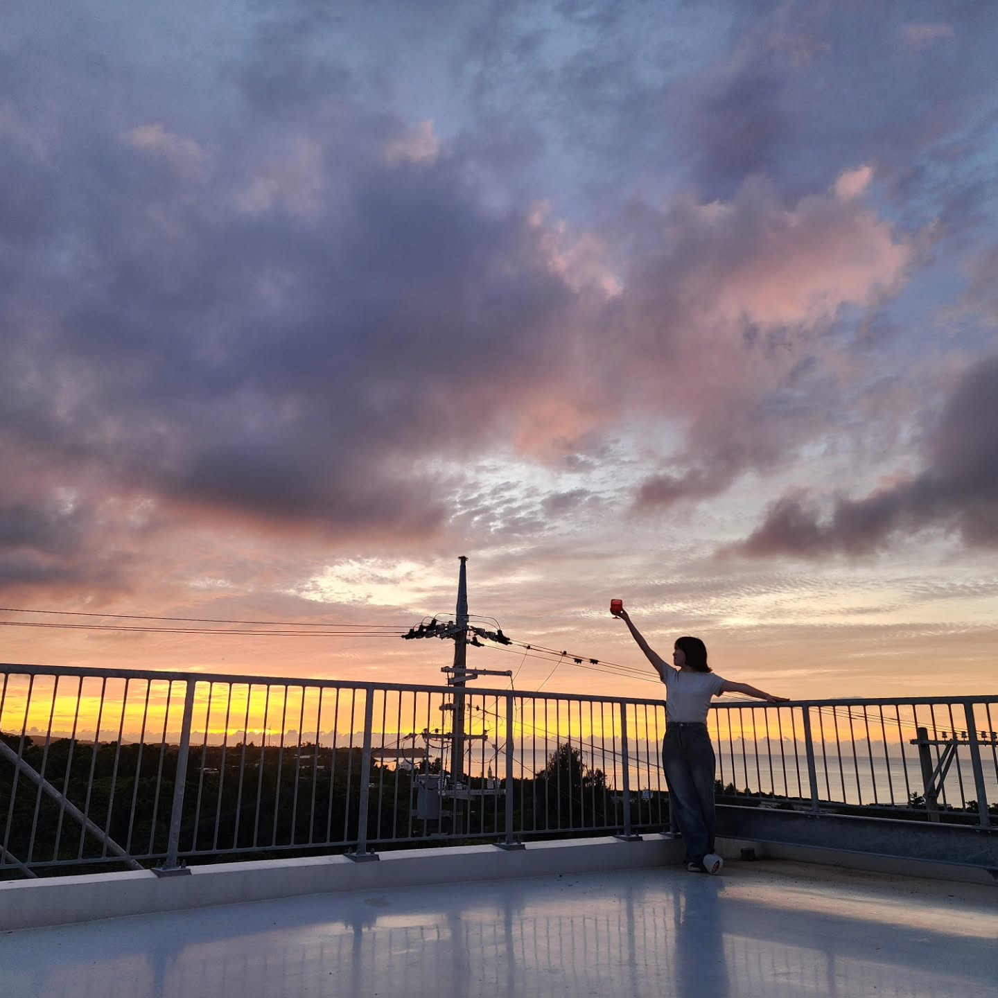 プールヴィラからの夕日。