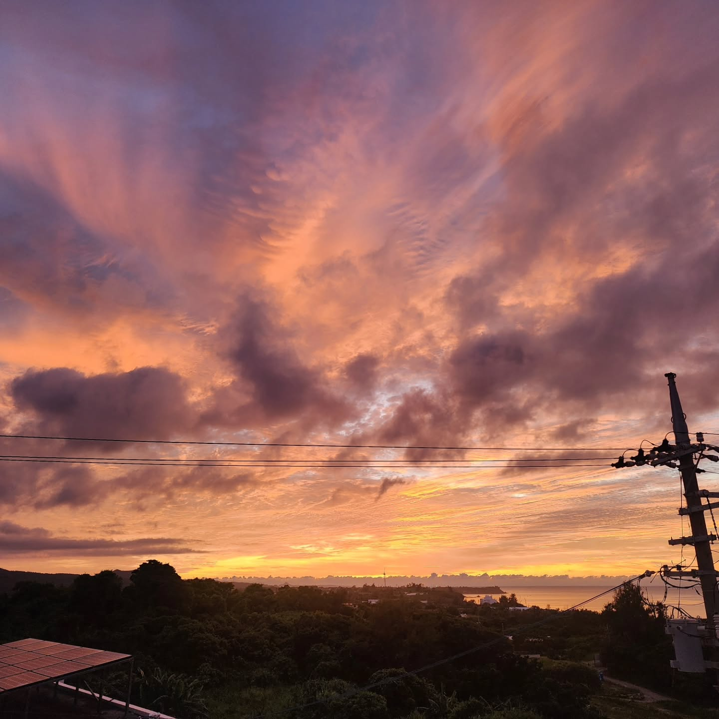プールヴィラからの夕日。