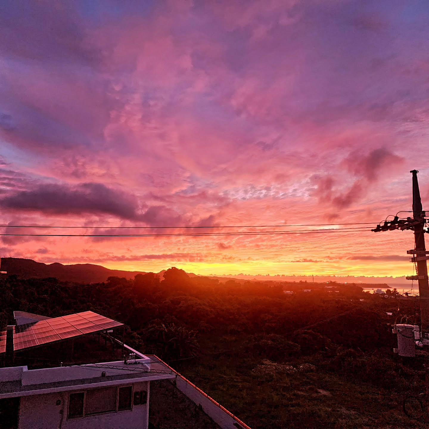 プールヴィラからの夕日。