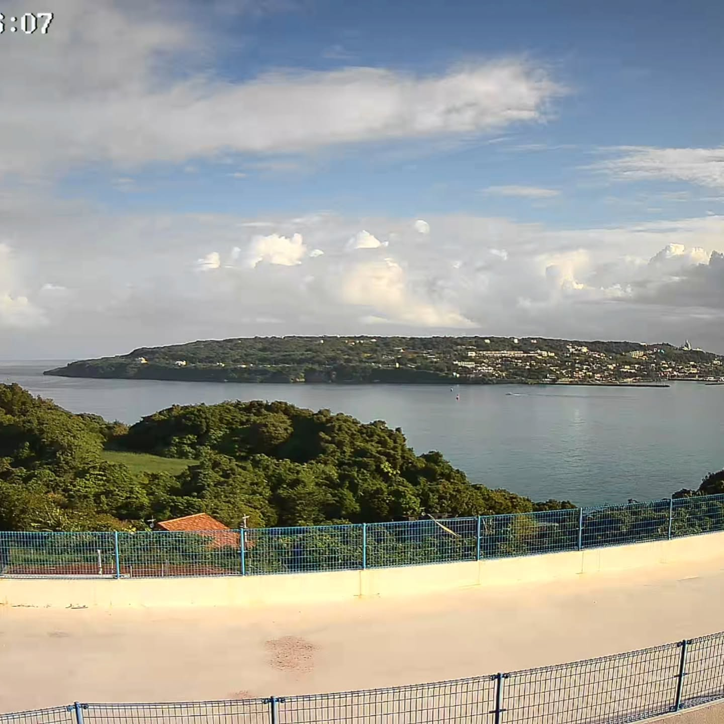 今日は雲が多いですがいい天気☀です。